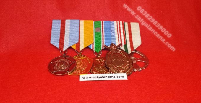 Satyalancana di pakaian PDU 1